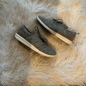 Toms canvas sneakers size 10